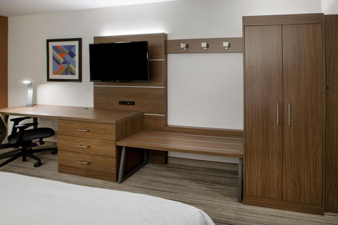 Holiday Inn Express & Suites Del Rio By Ihg Exterior photo